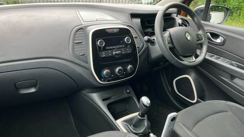 Renault Captur 0.9 TCE 90 Play 5dr Petrol Hatchback